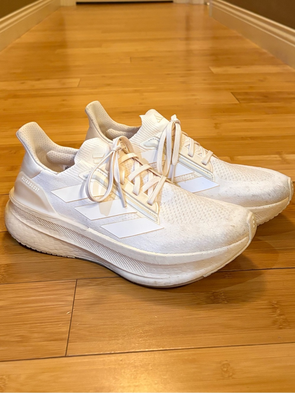 Adidas Women’s Ultraboost 5X Shoes- Size 8.5 - Picture 2 of 10